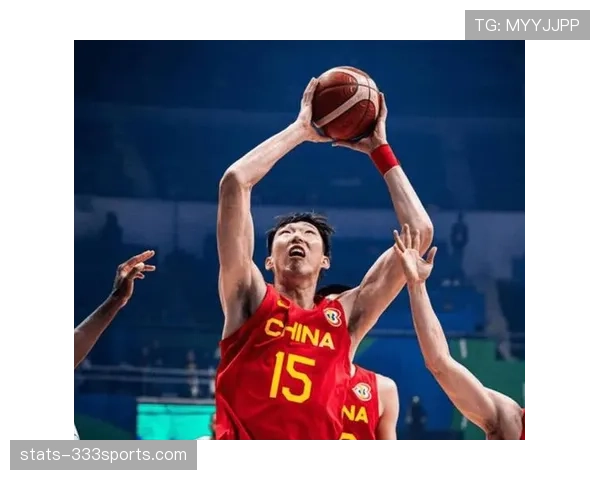 故意肘击犯规判罚为何争议大，裁判尺度如何把握