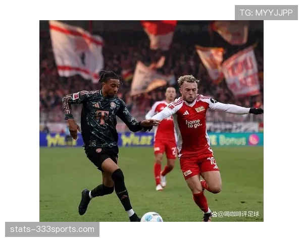 拜仁防守体系漏洞频出问题显现，近期表现受限，稳定性面临考验