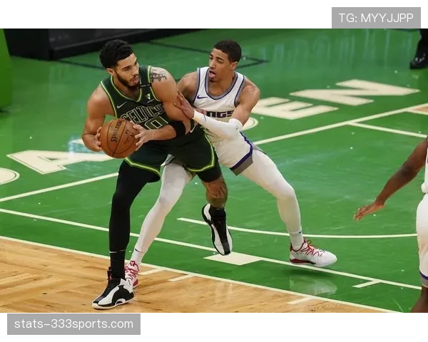 福克斯突破拉开领先优势 提升国王关键时刻得分效率